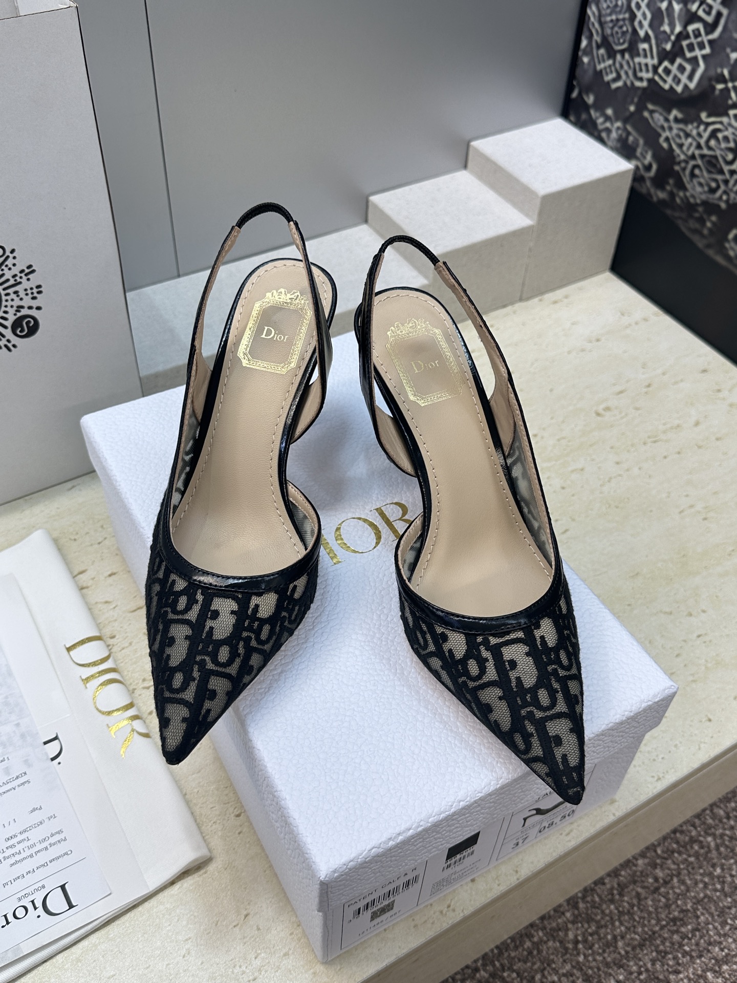 Dior 迪奥 2026春夏走秀新款Adiorble高跟侧空拼色女鞋 CD明星同款时尚尖头电绣字母log
