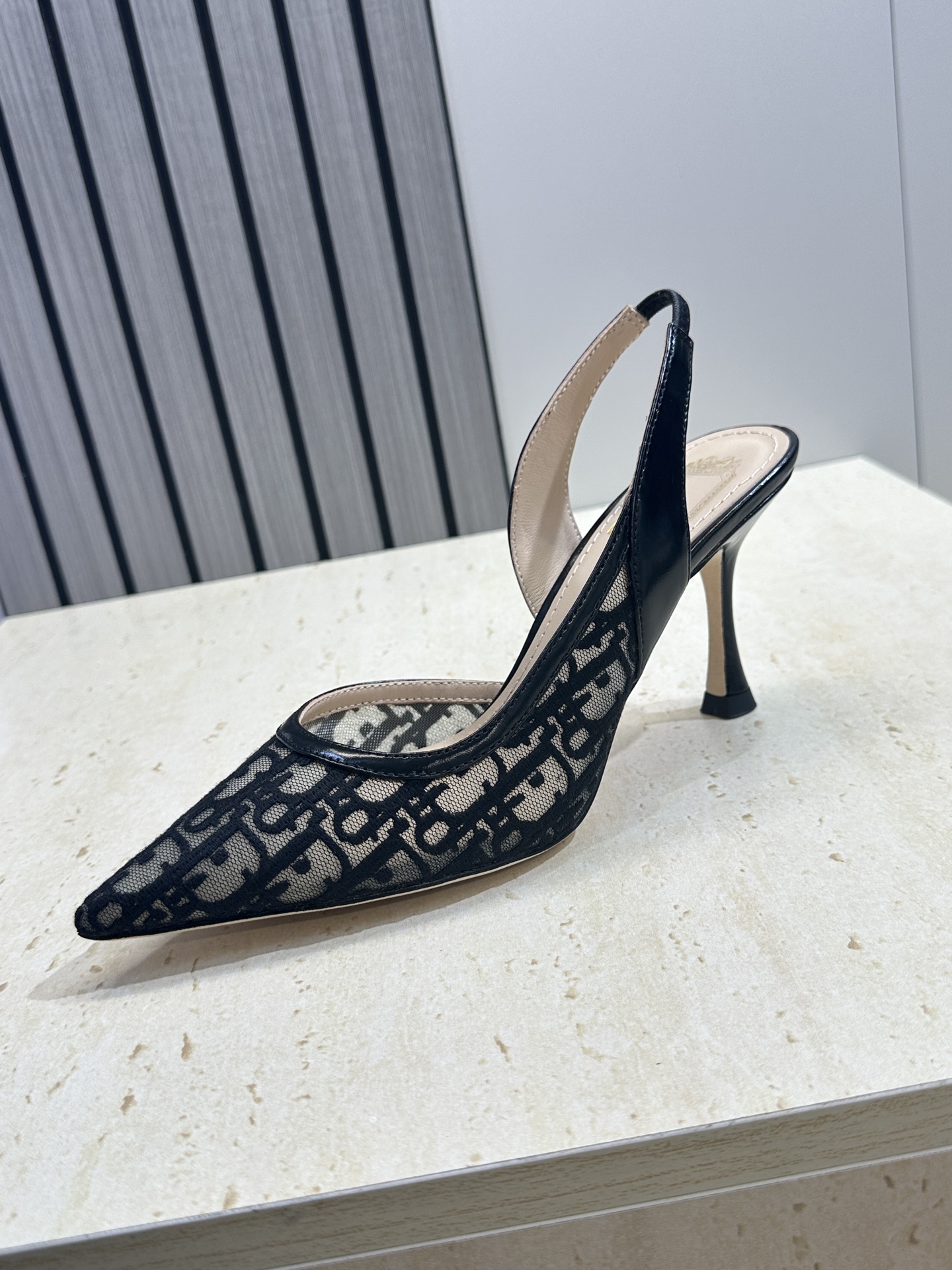 Dior 迪奥 2026春夏走秀新款Adiorble高跟侧空拼色女鞋 CD明星同款时尚尖头电绣字母log