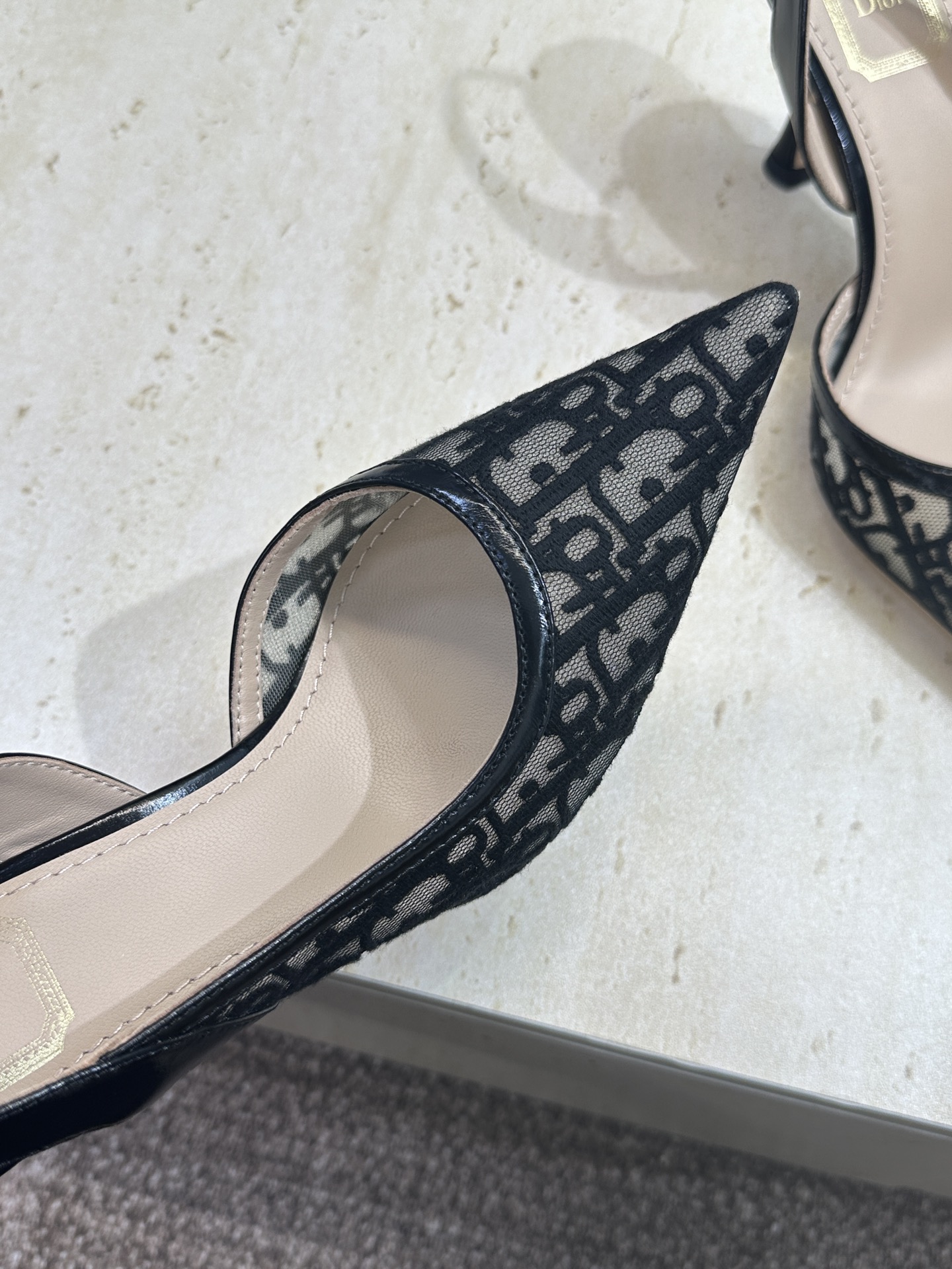 Dior 迪奥 2026春夏走秀新款Adiorble高跟侧空拼色女鞋 CD明星同款时尚尖头电绣字母log