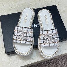 CHANEL 香奈儿2026早春新款时尚编织拼色沙滩女鞋 小香双C字母logo五金扣厚底圆头露趾凉拖鞋 CHANEL 香奈儿2026早春新款时尚编织拼色沙滩女鞋 小香双C字母logo五金扣厚底圆头露趾凉拖鞋