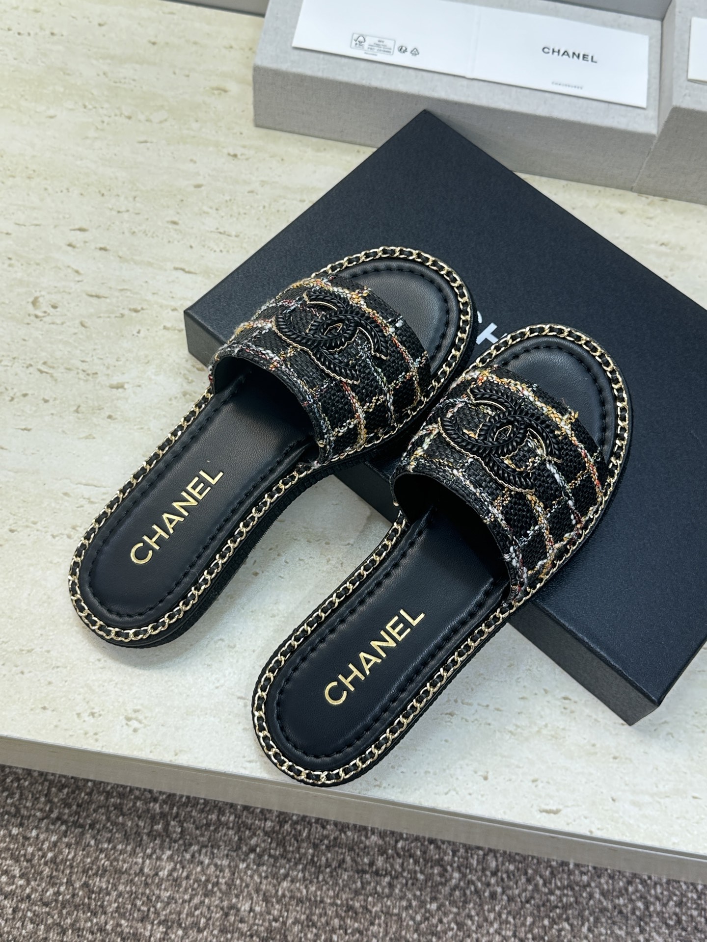 CHANEL 香奈儿2026早春新款时尚编织拼色沙滩女鞋  小香双C字母logo五金扣厚底圆头露趾凉拖鞋