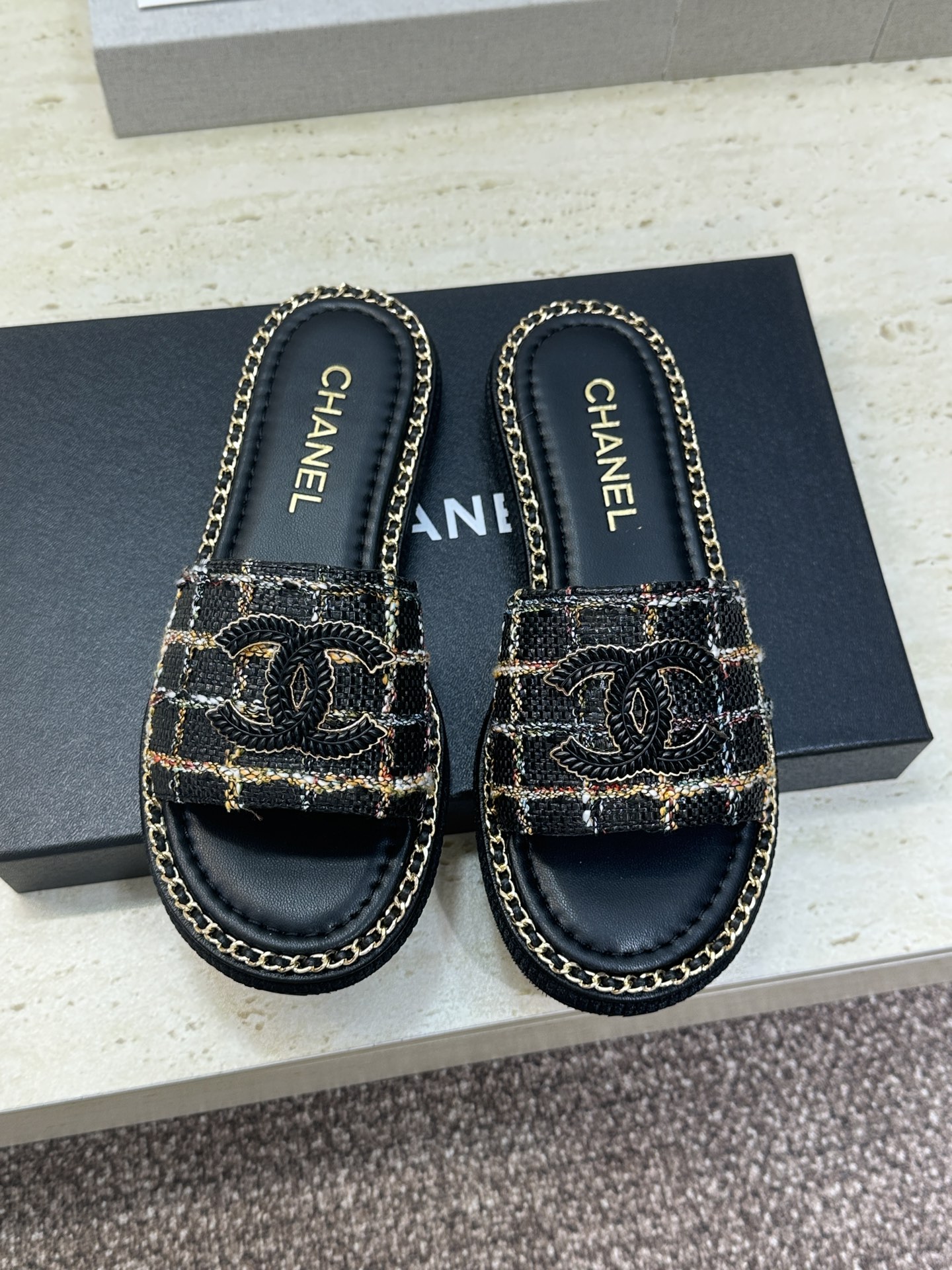 CHANEL 香奈儿2026早春新款时尚编织拼色沙滩女鞋  小香双C字母logo五金扣厚底圆头露趾凉拖鞋