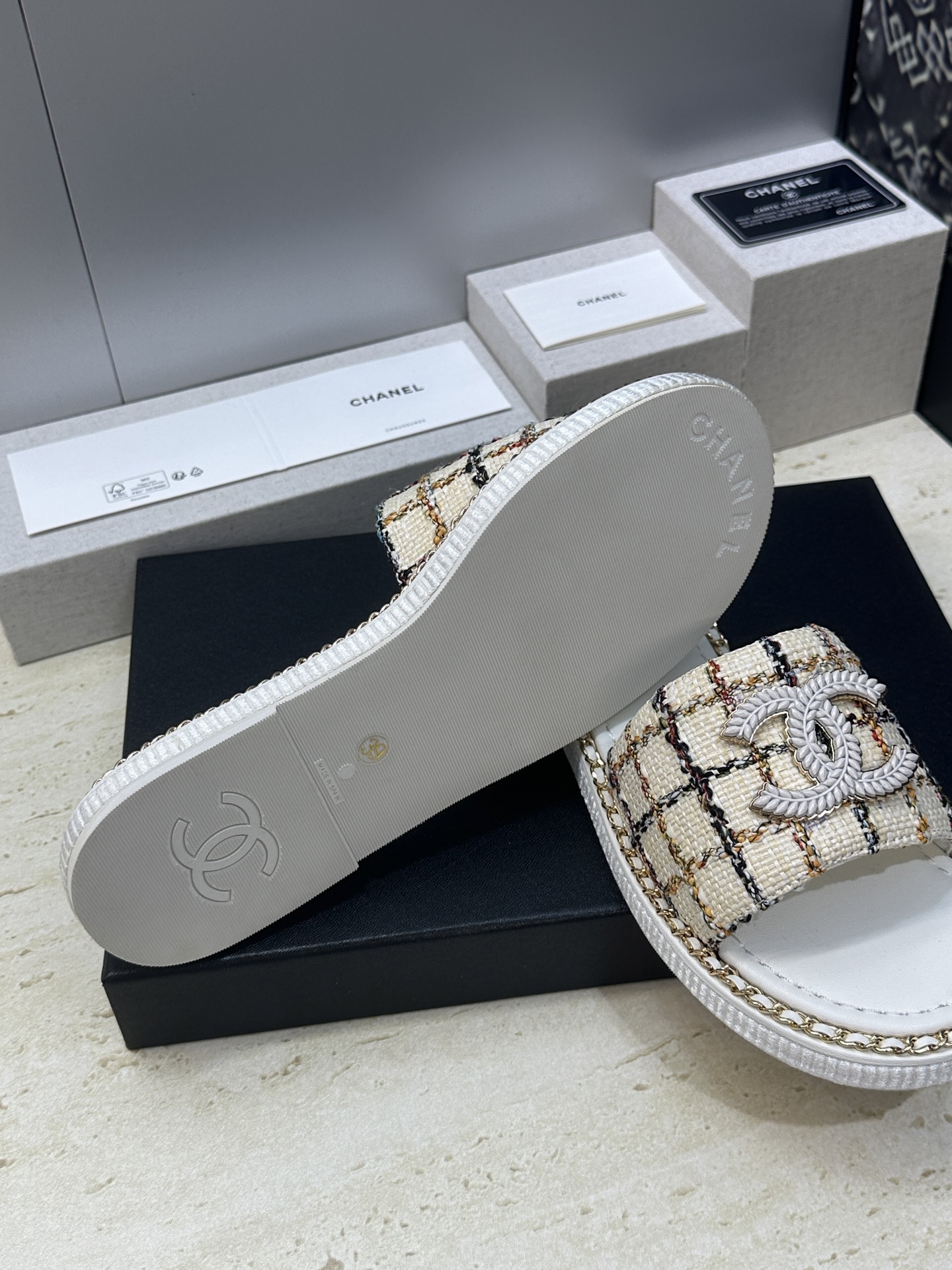 CHANEL 香奈儿2026早春新款时尚编织拼色沙滩女鞋  小香双C字母logo五金扣厚底圆头露趾凉拖鞋