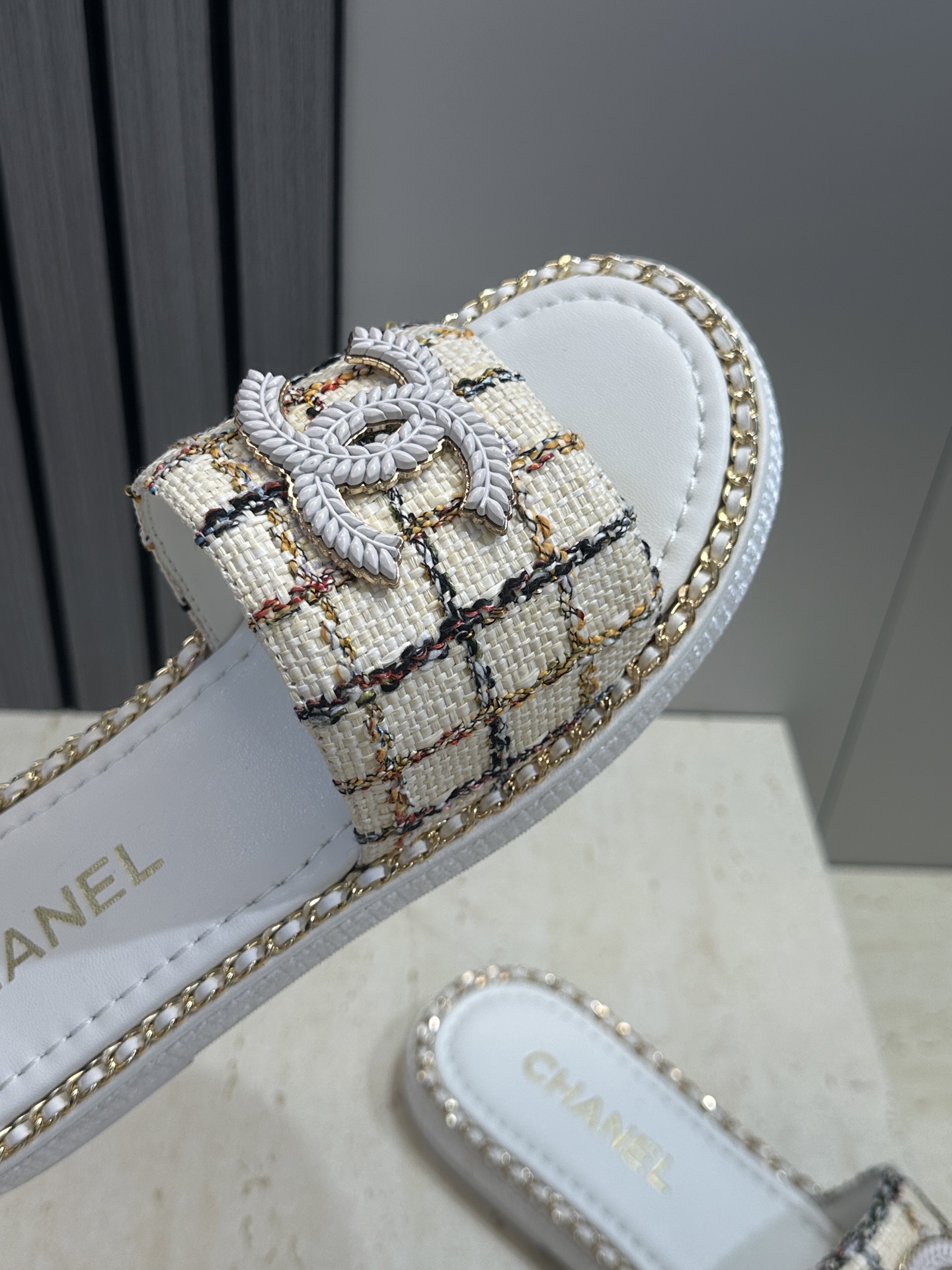 CHANEL 香奈儿2026早春新款时尚编织拼色沙滩女鞋  小香双C字母logo五金扣厚底圆头露趾凉拖鞋