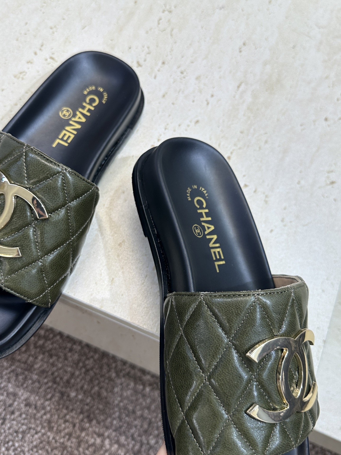 CHANEL 香奈儿2026春夏新款时尚菱格电绣拼色沙滩女鞋  小香双C字母logo五金扣厚底圆头露趾凉