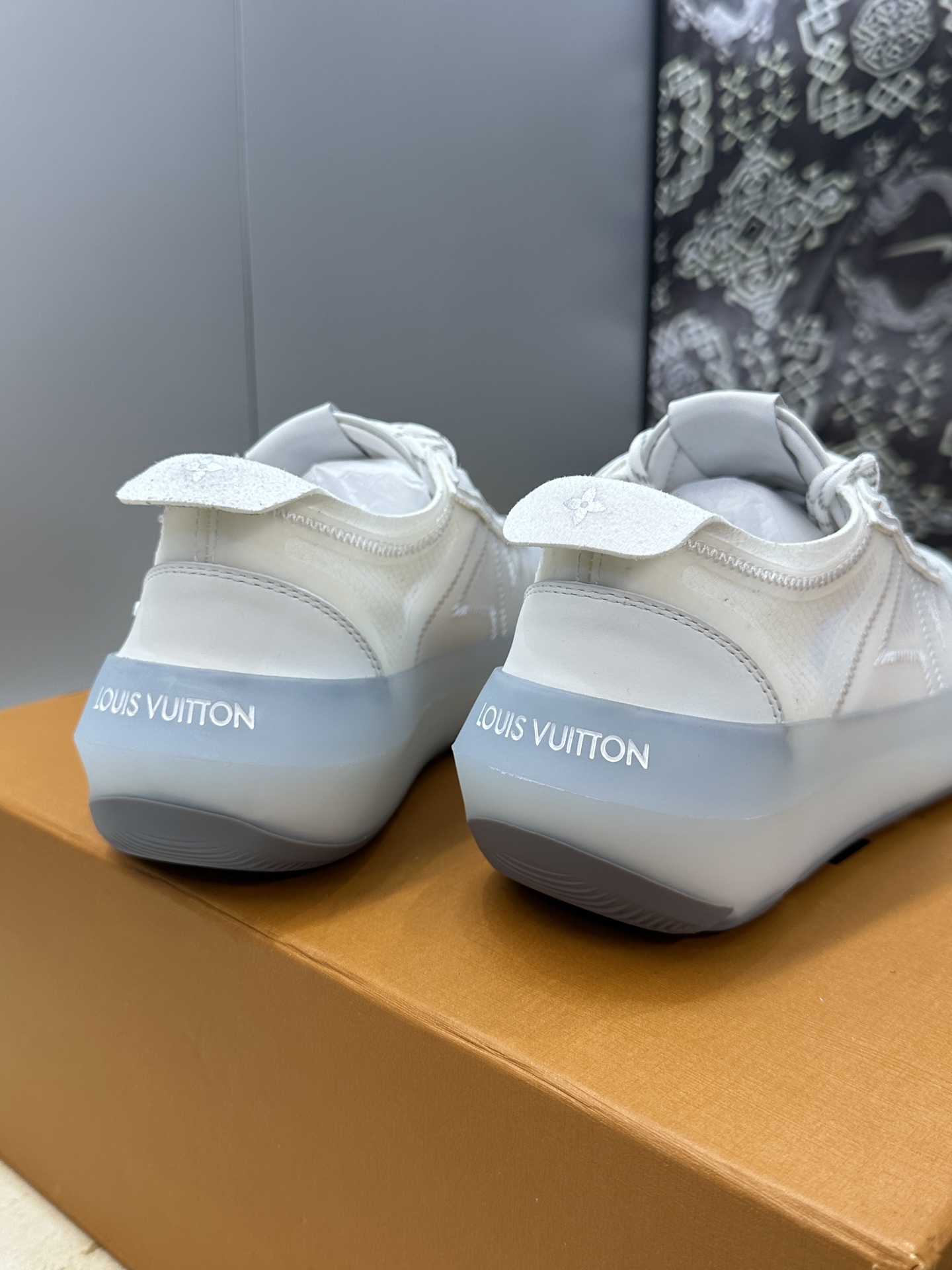 莞货 代购级 Louis Vuitto*2026春夏走秀新款系带休闲运动女跑鞋 LV 字母logo厚底拼