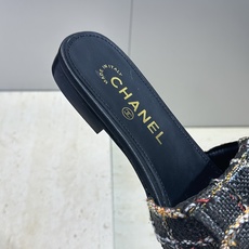 CHANEL 香奈儿2026早春新款时尚编织拼色女鞋 小香双C字母logo五金扣平底圆头露趾凉拖鞋 材 CHANEL 香奈儿2026早春新款时尚编织拼色女鞋 小香双C字母logo五金扣平底圆头露趾凉拖鞋 材