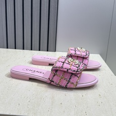 CHANEL 香奈儿2026早春新款时尚编织拼色女鞋 小香双C字母logo五金扣平底圆头露趾凉拖鞋 材 CHANEL 香奈儿2026早春新款时尚编织拼色女鞋 小香双C字母logo五金扣平底圆头露趾凉拖鞋 材