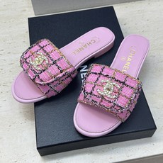 CHANEL 香奈儿2026早春新款时尚编织拼色女鞋 小香双C字母logo五金扣平底圆头露趾凉拖鞋 材 CHANEL 香奈儿2026早春新款时尚编织拼色女鞋 小香双C字母logo五金扣平底圆头露趾凉拖鞋 材