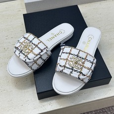 CHANEL 香奈儿2026早春新款时尚编织拼色女鞋 小香双C字母logo五金扣平底圆头露趾凉拖鞋 材 CHANEL 香奈儿2026早春新款时尚编织拼色女鞋 小香双C字母logo五金扣平底圆头露趾凉拖鞋 材