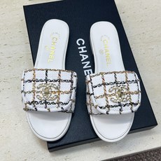 CHANEL 香奈儿2026早春新款时尚编织拼色女鞋 小香双C字母logo五金扣平底圆头露趾凉拖鞋 材 CHANEL 香奈儿2026早春新款时尚编织拼色女鞋 小香双C字母logo五金扣平底圆头露趾凉拖鞋 材