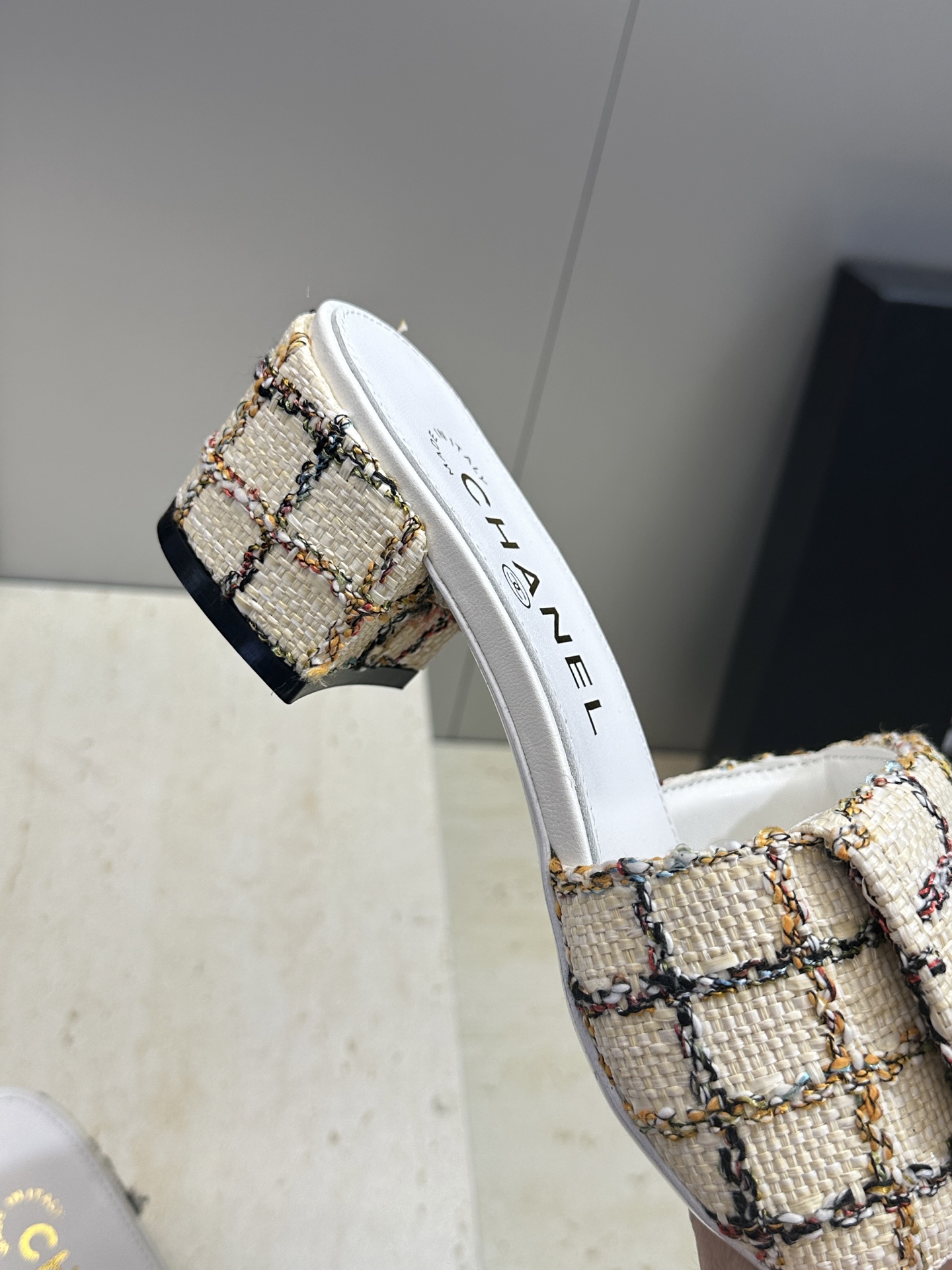 CHANEL 香奈儿2026早春新款时尚编织拼色女鞋  小香双C字母logo五金扣粗跟圆头露趾凉拖鞋 材