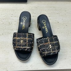 CHANEL 香奈儿2026早春新款时尚编织拼色女鞋 小香双C字母logo五金扣粗跟圆头露趾凉拖鞋 材 CHANEL 香奈儿2026早春新款时尚编织拼色女鞋 小香双C字母logo五金扣粗跟圆头露趾凉拖鞋 材