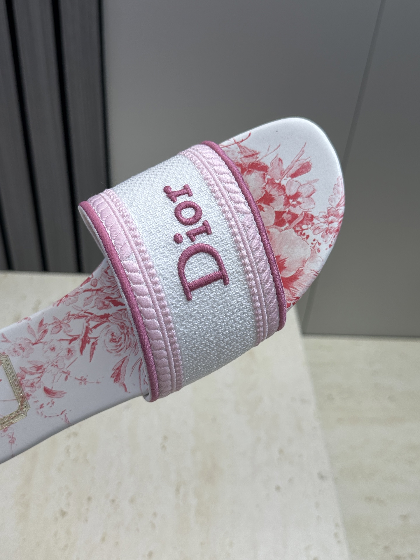 平底/迪奥 Dior 春夏新款 DWAY 一字拖女鞋 CD字母logo立体刺绣平底凉鞋 圆头粗跟果冻色露