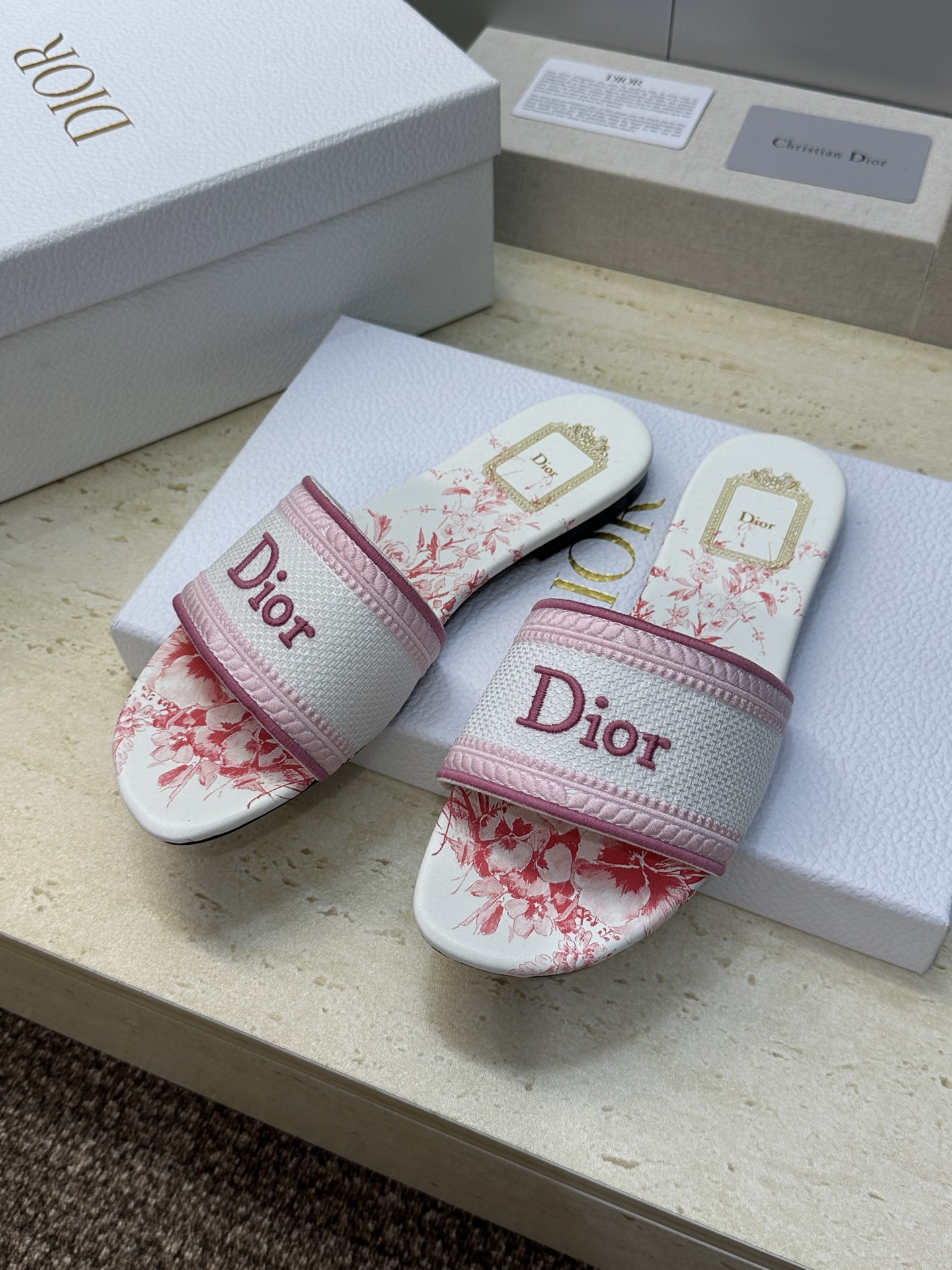 平底/迪奥 Dior 春夏新款 DWAY 一字拖女鞋 CD字母logo立体刺绣平底凉鞋 圆头粗跟果冻色露