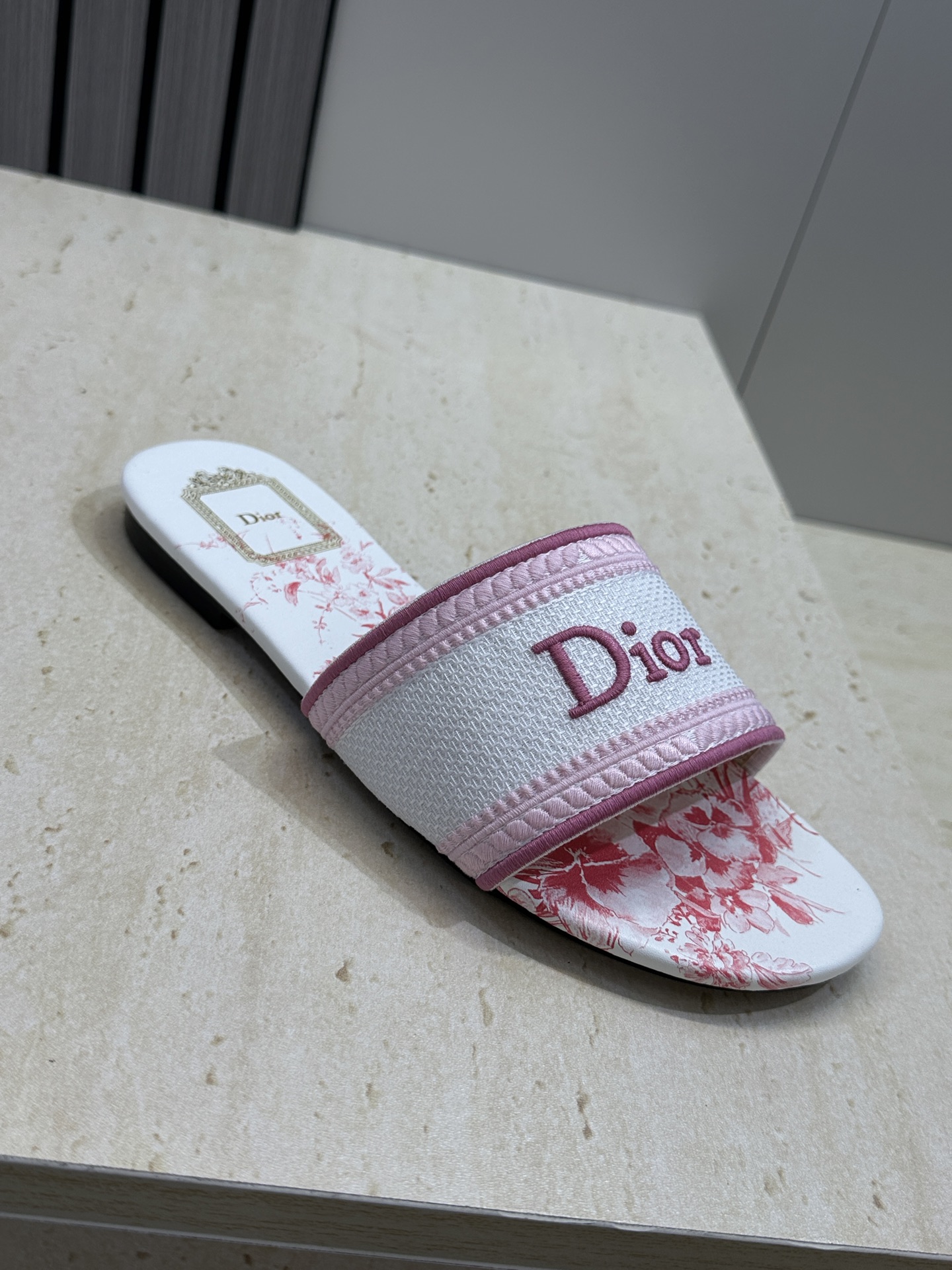 平底/迪奥 Dior 春夏新款 DWAY 一字拖女鞋 CD字母logo立体刺绣平底凉鞋 圆头粗跟果冻色露