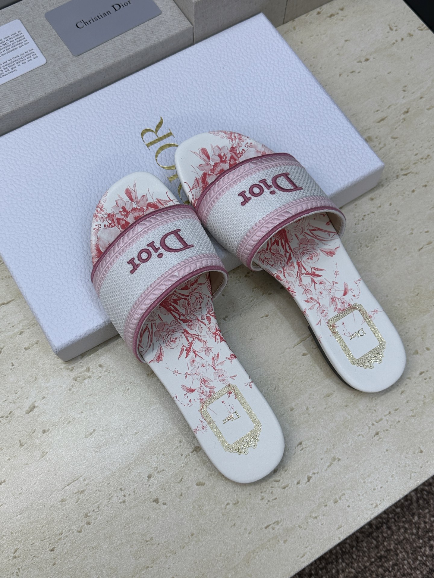 平底/迪奥 Dior 春夏新款 DWAY 一字拖女鞋 CD字母logo立体刺绣平底凉鞋 圆头粗跟果冻色露