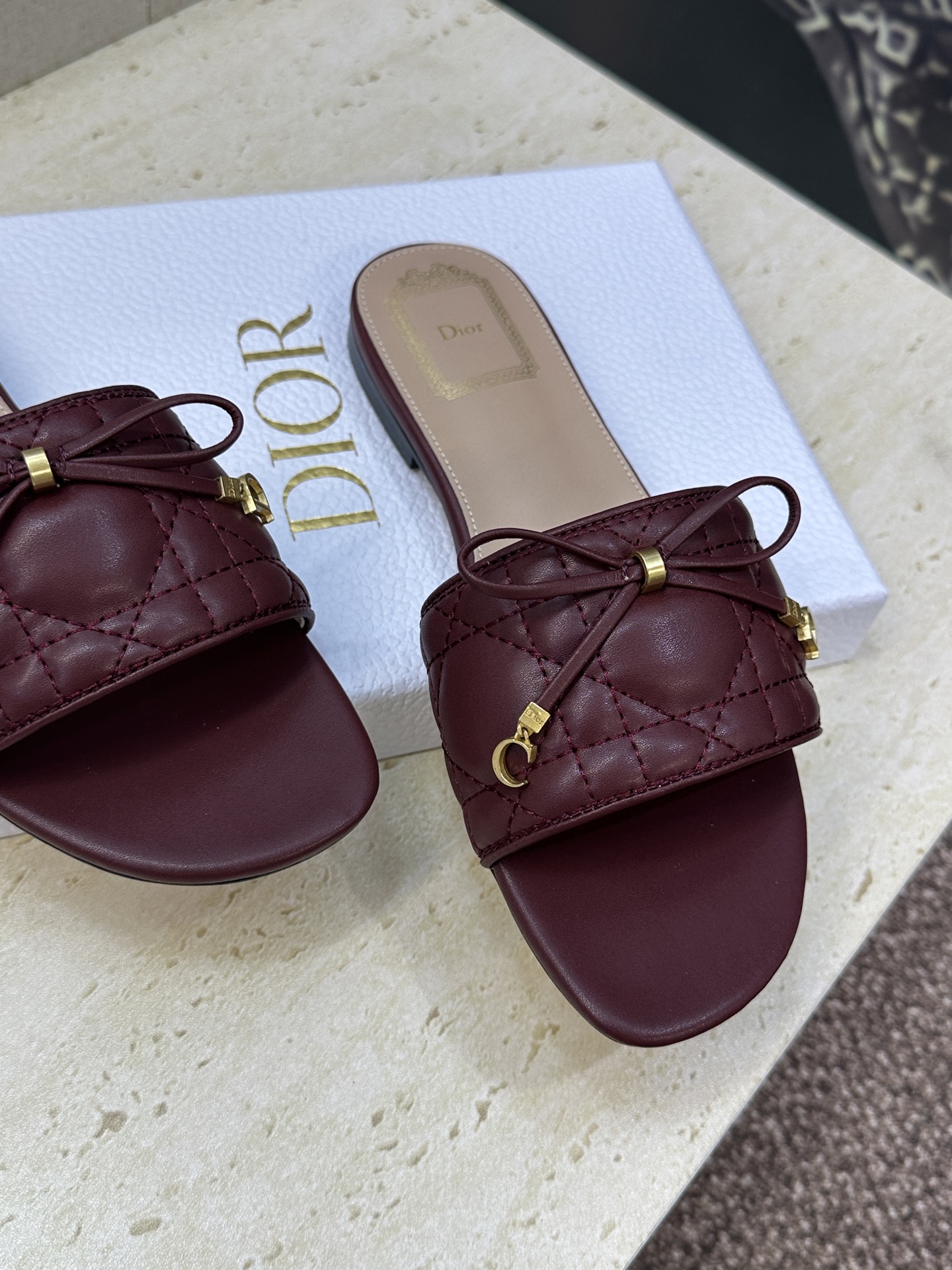 平底/迪奥 Dior 2026早春新款 Cannage藤格纹电绣粗跟一字拖女鞋 CD字母logo五金扣平