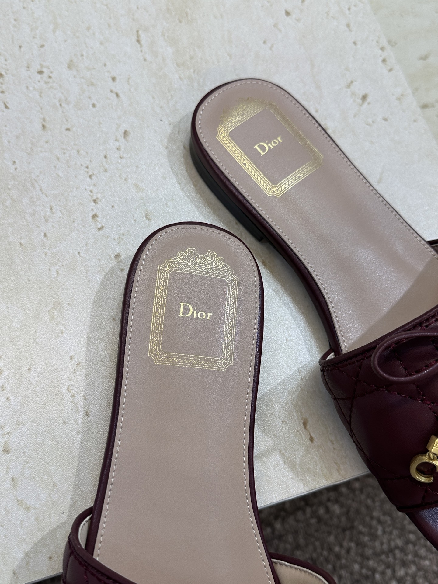 平底/迪奥 Dior 2026早春新款 Cannage藤格纹电绣粗跟一字拖女鞋 CD字母logo五金扣平