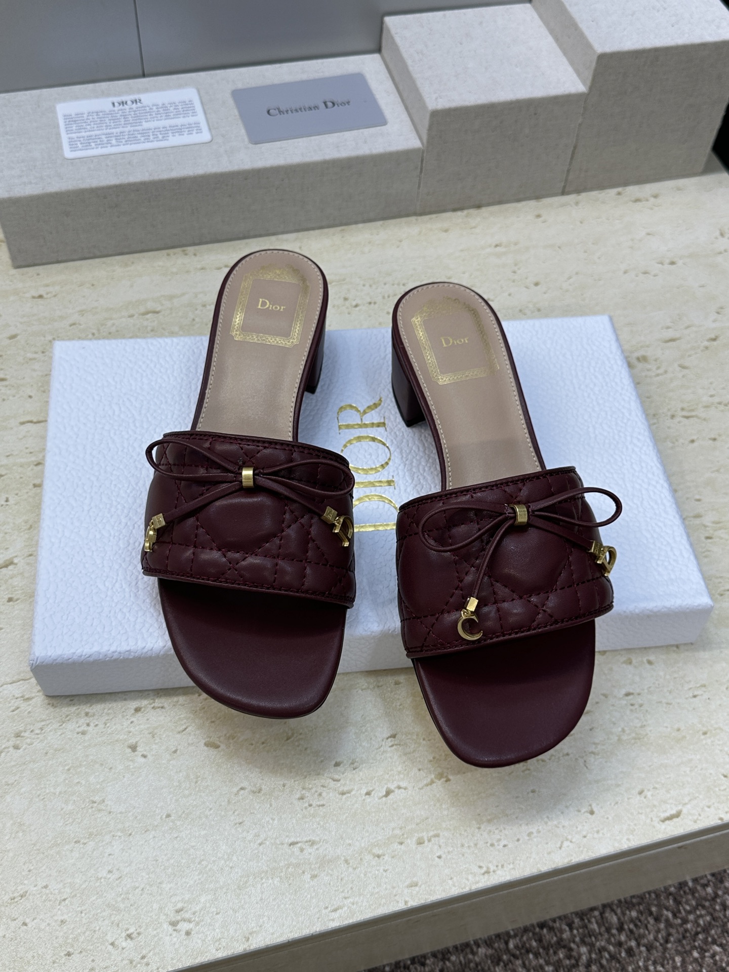 粗跟迪奥 Dior 2026早春新款 Cannage藤格纹电绣粗跟一字拖女鞋 CD字母logo五金扣平底