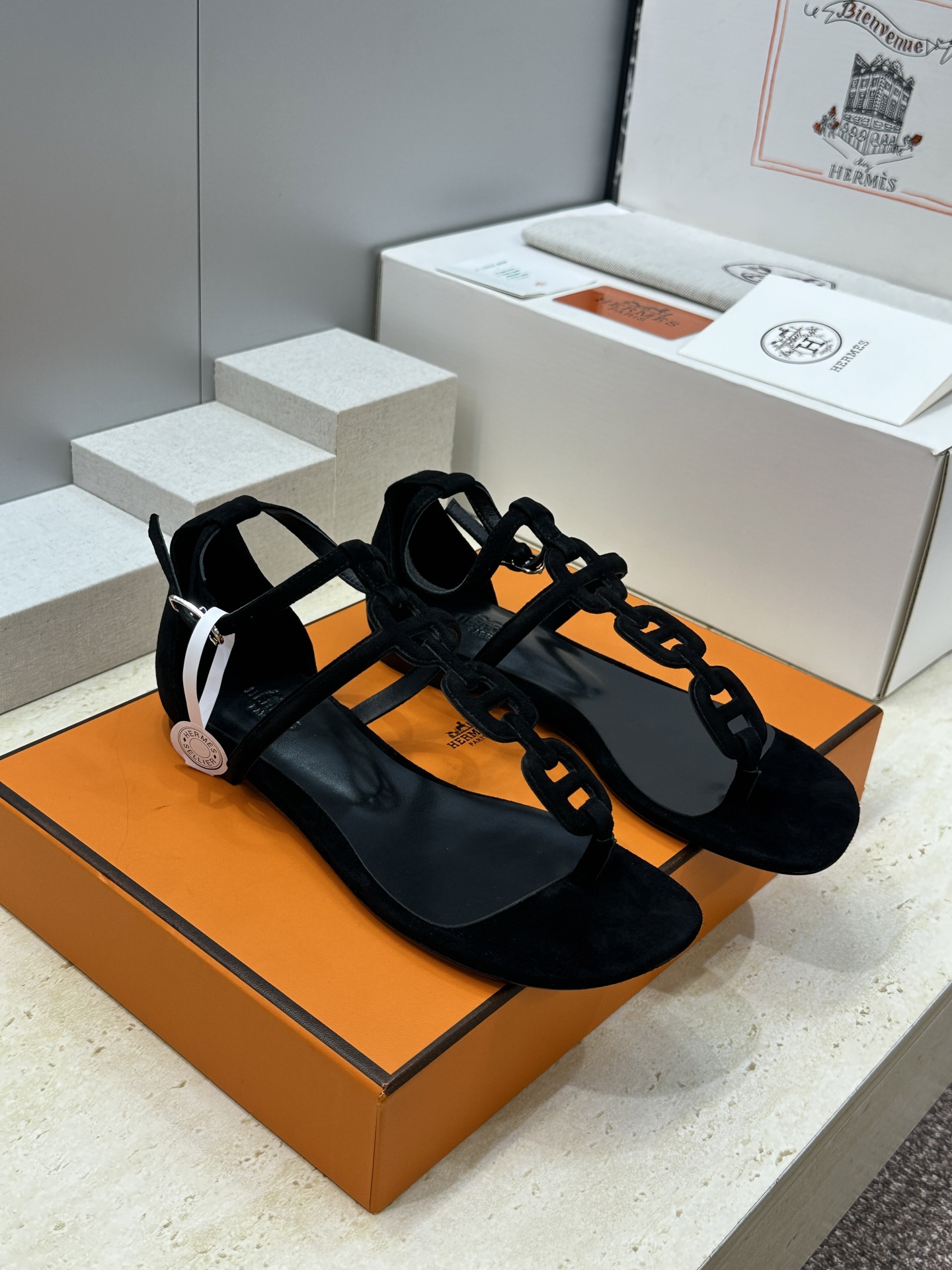 NO:814497,(With a complete set of airplane cases) Guanhuo purchasing agent Hermes 2026 spring and summer new model Magic Chaine d’Ancre pig nostril chain pattern women’s shoes H family logo flat bottom round toe hollow thong sandals Material upper imported sheep leather + water-dyed cowhide lining + Italian genuine leather outsole Size: 34-43  (34.40.41.42.43 Customization is non-refundable), sandals, hermes, hermes, sandals, slippers, cowhide, sheep, Leather soles19860909(配全套飞机盒) 莞货 代购级 爱马仕 Hermes 2026春夏新款 Magic Chaine d’Ancre 猪鼻孔链条图案女鞋 H家字母logo平底圆头镂空夹趾凉拖鞋 材质鞋面进口羊猄皮+水染牛皮内里+意大利真皮大底 Size: 34-43 (34.40.41.42.43定制不退换）,凉鞋,hermes,hermes,sandals,slippers,cowhide,sheep,Leather soles,Women's Shoes