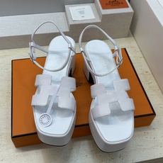 (配全套飞机盒)莞产 代购级 爱马仕 Hermes 2026春夏新款 Lola 拼色粗跟女鞋 H家字母 (配全套飞机盒)莞产 代购级 爱马仕 Hermes 2026春夏新款 Lola 拼色粗跟女鞋 H家字母