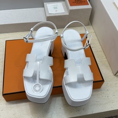 (配全套飞机盒)莞产 代购级 爱马仕 Hermes 2026春夏新款 Lola 拼色粗跟女鞋 H家字母 (配全套飞机盒)莞产 代购级 爱马仕 Hermes 2026春夏新款 Lola 拼色粗跟女鞋 H家字母