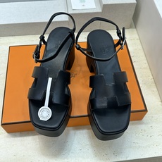 (配全套飞机盒)莞产 代购级 爱马仕 Hermes 2026春夏新款 Lola 拼色粗跟女鞋 H家字母 (配全套飞机盒)莞产 代购级 爱马仕 Hermes 2026春夏新款 Lola 拼色粗跟女鞋 H家字母