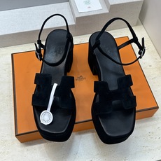 (配全套飞机盒)莞产 代购级 爱马仕 Hermes 2026春夏新款 Lola 拼色粗跟女鞋 H家字母 (配全套飞机盒)莞产 代购级 爱马仕 Hermes 2026春夏新款 Lola 拼色粗跟女鞋 H家字母
