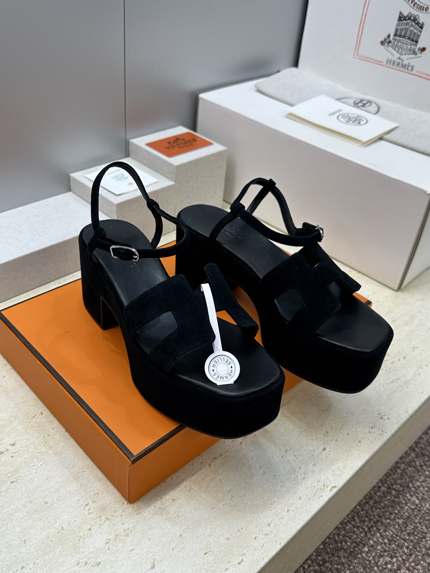 (配全套飞机盒)莞产 代购级 爱马仕 Hermes 2026春夏新款 Lola 拼色粗跟女鞋  H家字母