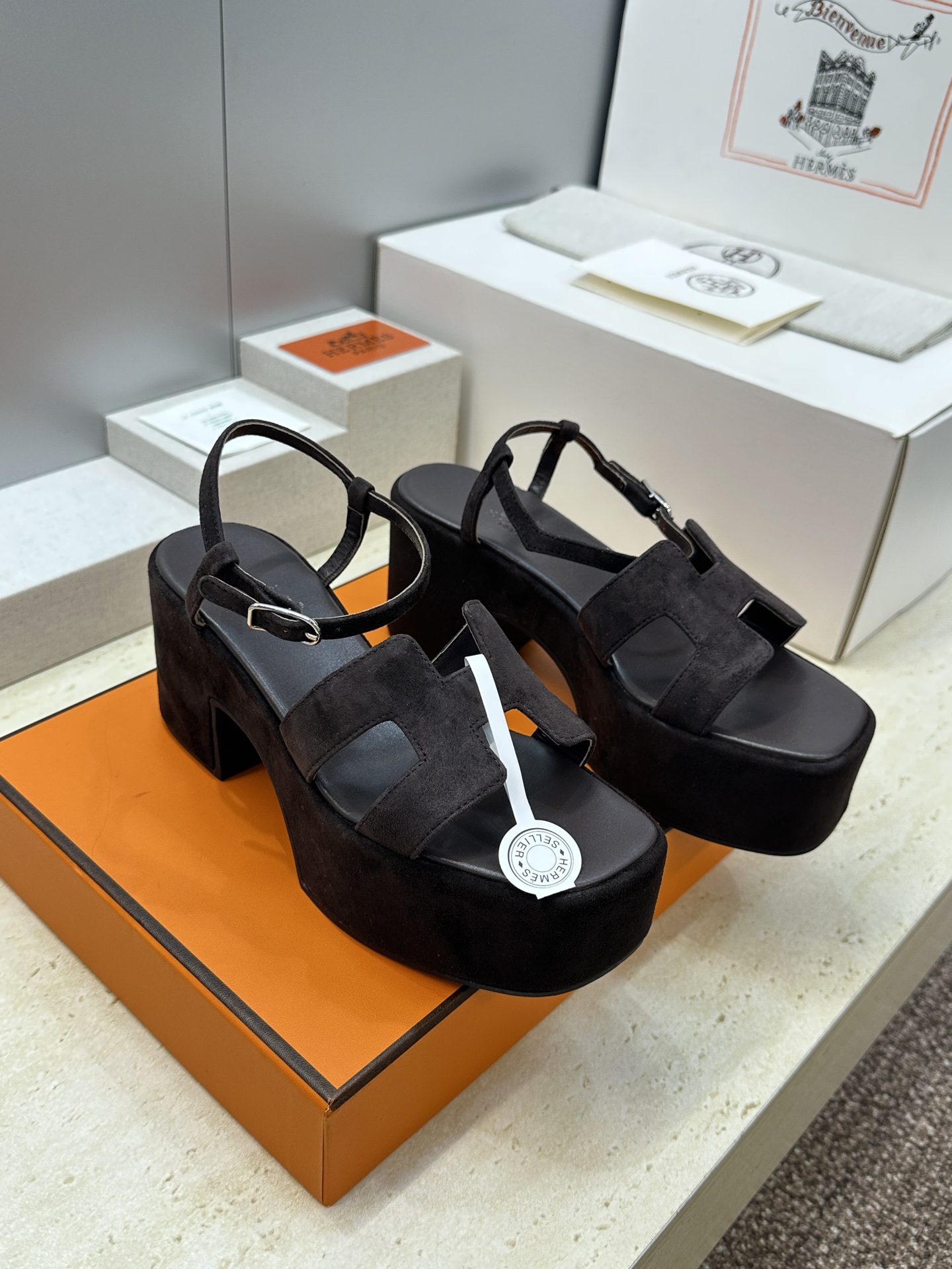 (配全套飞机盒)莞产 代购级 爱马仕 Hermes 2026春夏新款 Lola 拼色粗跟女鞋  H家字母