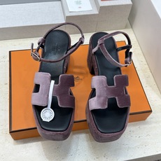 (配全套飞机盒)莞产 代购级 爱马仕 Hermes 2026春夏新款 Lola 拼色粗跟女鞋 H家字母 (配全套飞机盒)莞产 代购级 爱马仕 Hermes 2026春夏新款 Lola 拼色粗跟女鞋 H家字母