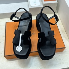 (配全套飞机盒)莞产 代购级 爱马仕 Hermes 2026春夏新款 Lola 拼色粗跟女鞋 H家字母 (配全套飞机盒)莞产 代购级 爱马仕 Hermes 2026春夏新款 Lola 拼色粗跟女鞋 H家字母