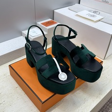 (配全套飞机盒)莞产 代购级 爱马仕 Hermes 2026春夏新款 Lola 拼色粗跟女鞋 H家字母 (配全套飞机盒)莞产 代购级 爱马仕 Hermes 2026春夏新款 Lola 拼色粗跟女鞋 H家字母