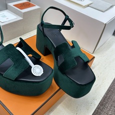 (配全套飞机盒)莞产 代购级 爱马仕 Hermes 2026春夏新款 Lola 拼色粗跟女鞋 H家字母 (配全套飞机盒)莞产 代购级 爱马仕 Hermes 2026春夏新款 Lola 拼色粗跟女鞋 H家字母