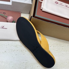 (配全套飞机盒)莞货 代购级 LORO PIANA 诺悠.翩雅 2026春夏新款果冻色女鞋 LP字母lo (配全套飞机盒)莞货 代购级 LORO PIANA 诺悠.翩雅 2026春夏新款果冻色女鞋 LP字母lo