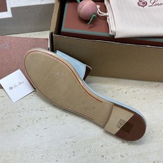 (配全套飞机盒)莞货 代购级 LORO PIANA 诺悠.翩雅 2026春夏新色粗跟流苏拼色一字拖高跟女 (配全套飞机盒)莞货 代购级 LORO PIANA 诺悠.翩雅 2026春夏新色粗跟流苏拼色一字拖高跟女