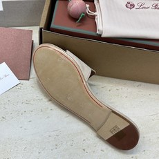(配全套飞机盒)莞货 代购级 LORO PIANA 诺悠.翩雅 2026春夏新色粗跟流苏拼色一字拖高跟女 (配全套飞机盒)莞货 代购级 LORO PIANA 诺悠.翩雅 2026春夏新色粗跟流苏拼色一字拖高跟女