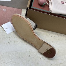 (配全套飞机盒)莞货 代购级 LORO PIANA 诺悠.翩雅 2026春夏新色粗跟流苏拼色一字拖高跟女 (配全套飞机盒)莞货 代购级 LORO PIANA 诺悠.翩雅 2026春夏新色粗跟流苏拼色一字拖高跟女