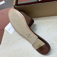(配全套飞机盒)莞货 代购级 LORO PIANA 诺悠.翩雅 2026春夏新色粗跟流苏拼色一字拖高跟女 (配全套飞机盒)莞货 代购级 LORO PIANA 诺悠.翩雅 2026春夏新色粗跟流苏拼色一字拖高跟女