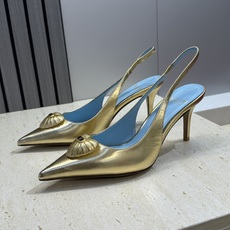 Valentino 华伦天奴2026春夏新款时尚爱心桃装饰拼色女鞋 V家字母logo五金扣高跟尖头后空凉 Valentino 华伦天奴2026春夏新款时尚爱心桃装饰拼色女鞋 V家字母logo五金扣高跟尖头后空凉