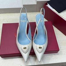 Valentino 华伦天奴2026春夏新款时尚爱心桃装饰拼色女鞋 V家字母logo五金扣高跟尖头后空凉 Valentino 华伦天奴2026春夏新款时尚爱心桃装饰拼色女鞋 V家字母logo五金扣高跟尖头后空凉