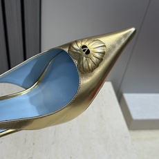 Valentino 华伦天奴2026春夏新款时尚爱心桃装饰拼色女鞋 V家字母logo五金扣高跟尖头后空凉 Valentino 华伦天奴2026春夏新款时尚爱心桃装饰拼色女鞋 V家字母logo五金扣高跟尖头后空凉