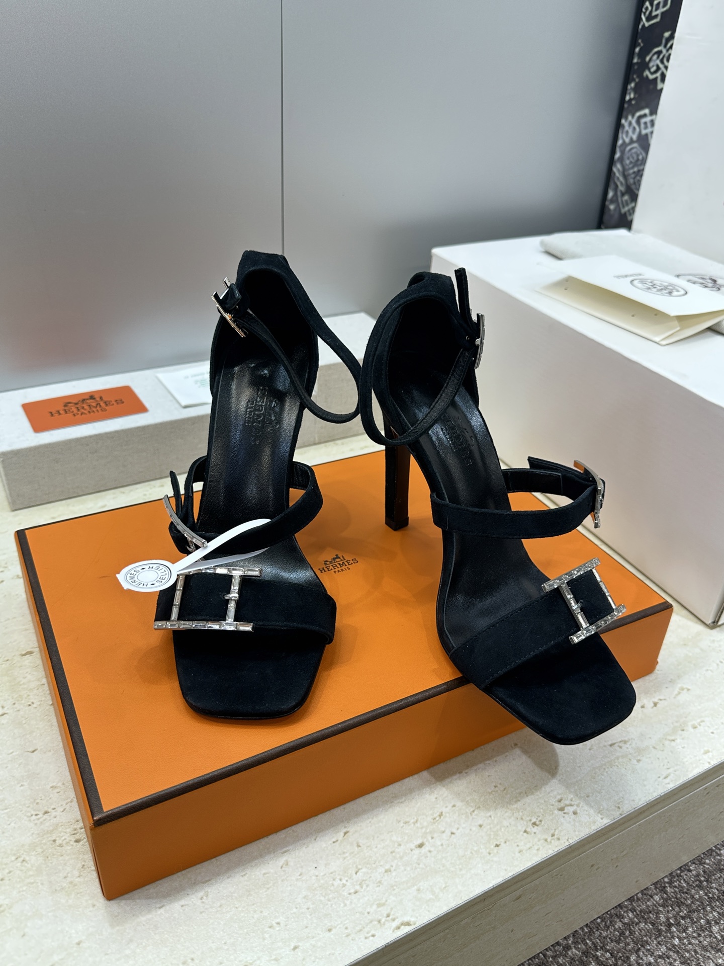 (配全套飞机盒)莞产 代购级 爱马仕 Hermes 2026春夏新款 Liv 高跟水钻女鞋  H家字母l