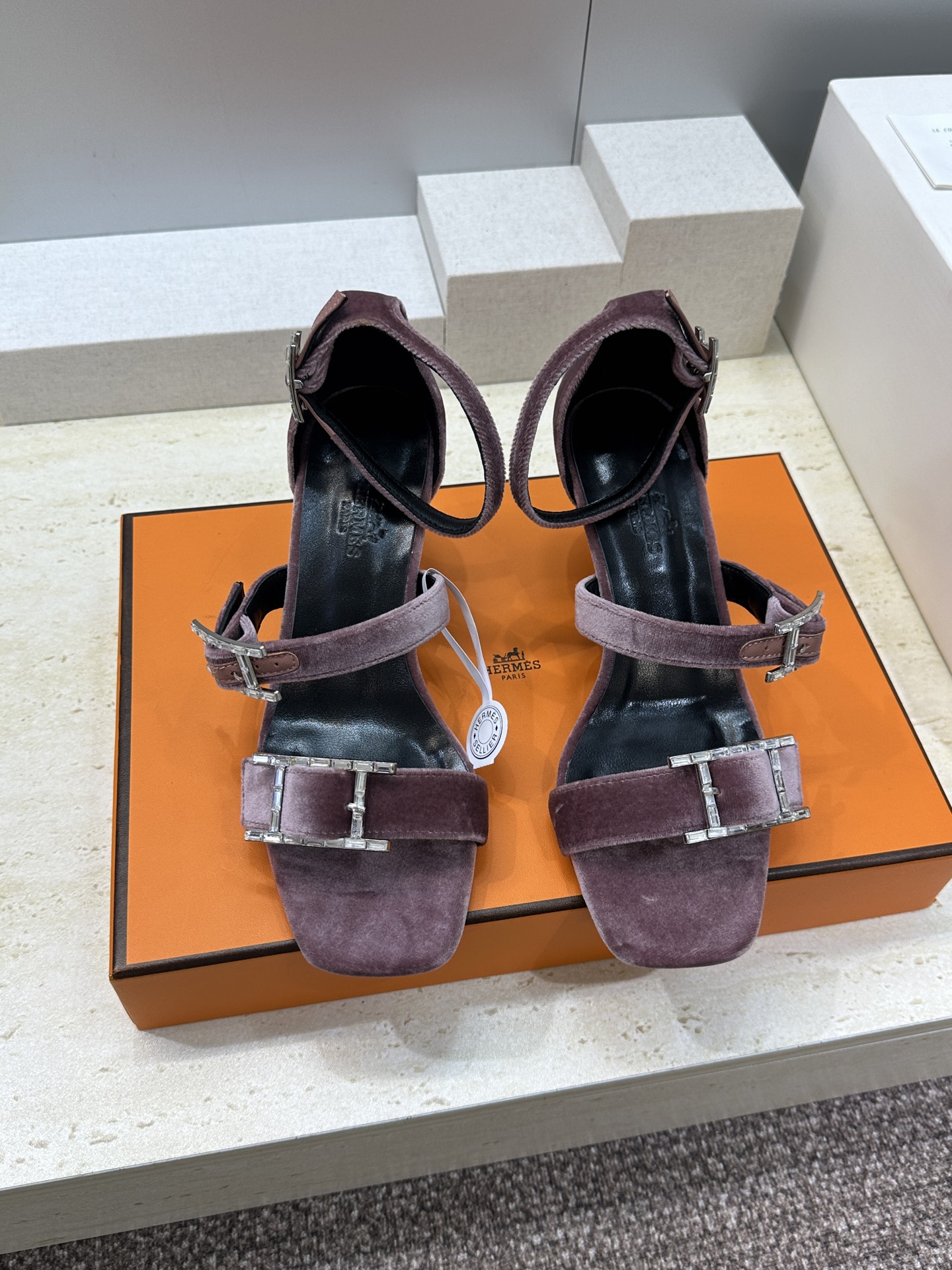 (配全套飞机盒)莞产 代购级 爱马仕 Hermes 2026春夏新款 Liv 高跟水钻女鞋  H家字母l