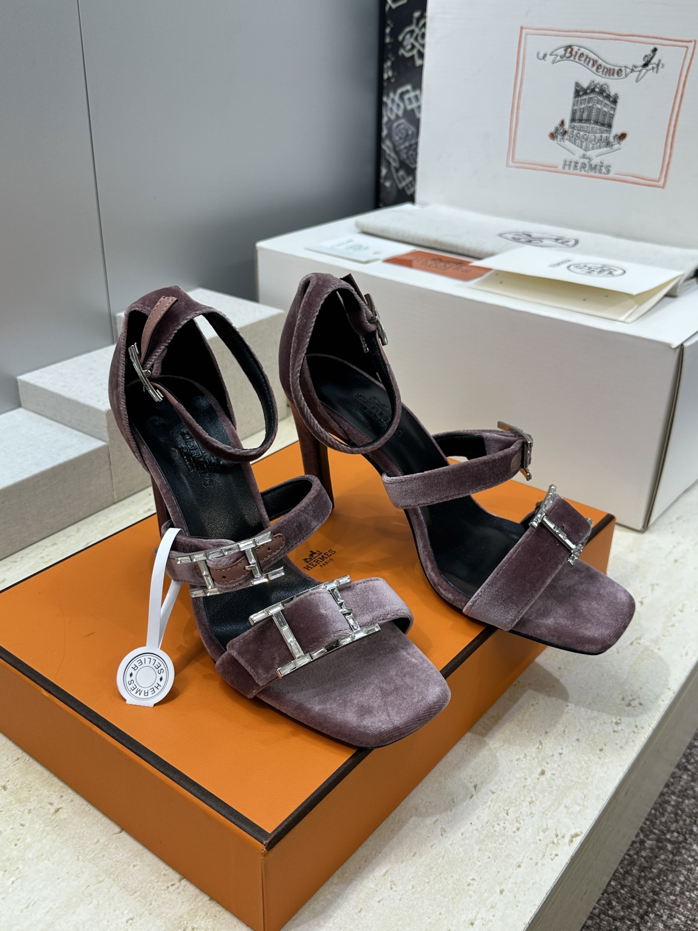 (配全套飞机盒)莞产 代购级 爱马仕 Hermes 2026春夏新款 Liv 高跟水钻女鞋  H家字母l