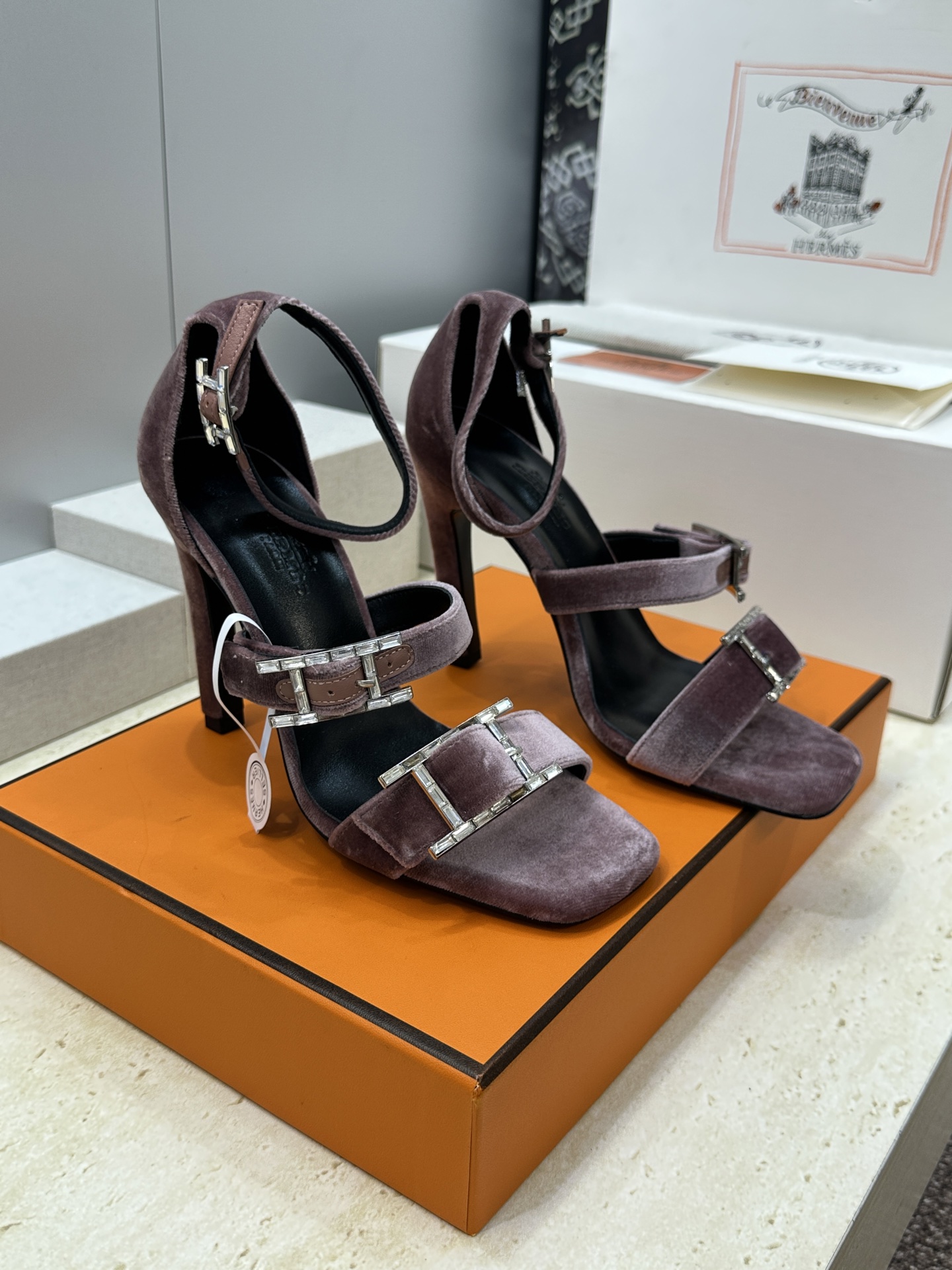 (配全套飞机盒)莞产 代购级 爱马仕 Hermes 2026春夏新款 Liv 高跟水钻女鞋  H家字母l