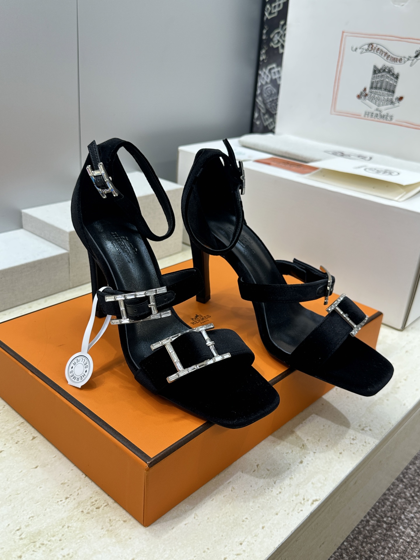(配全套飞机盒)莞产 代购级 爱马仕 Hermes 2026春夏新款 Liv 高跟水钻女鞋  H家字母l
