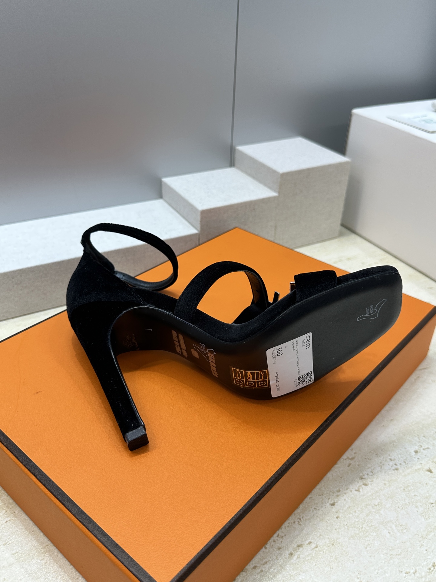 (配全套飞机盒)莞产 代购级 爱马仕 Hermes 2026春夏新款 Liv 高跟水钻女鞋  H家字母l