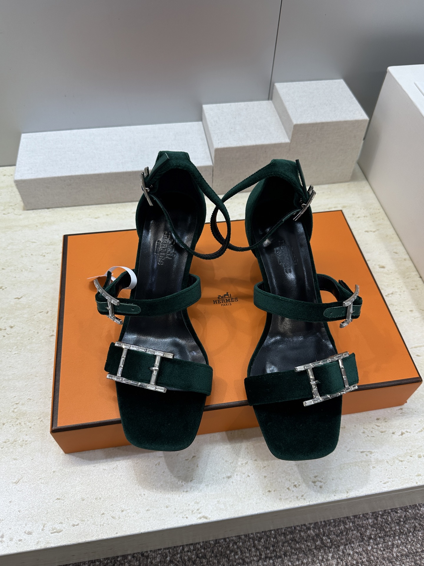 (配全套飞机盒)莞产 代购级 爱马仕 Hermes 2026春夏新款 Liv 高跟水钻女鞋  H家字母l